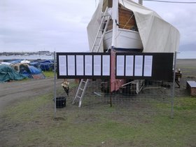200420131483 cartello in undici lingue.jpg